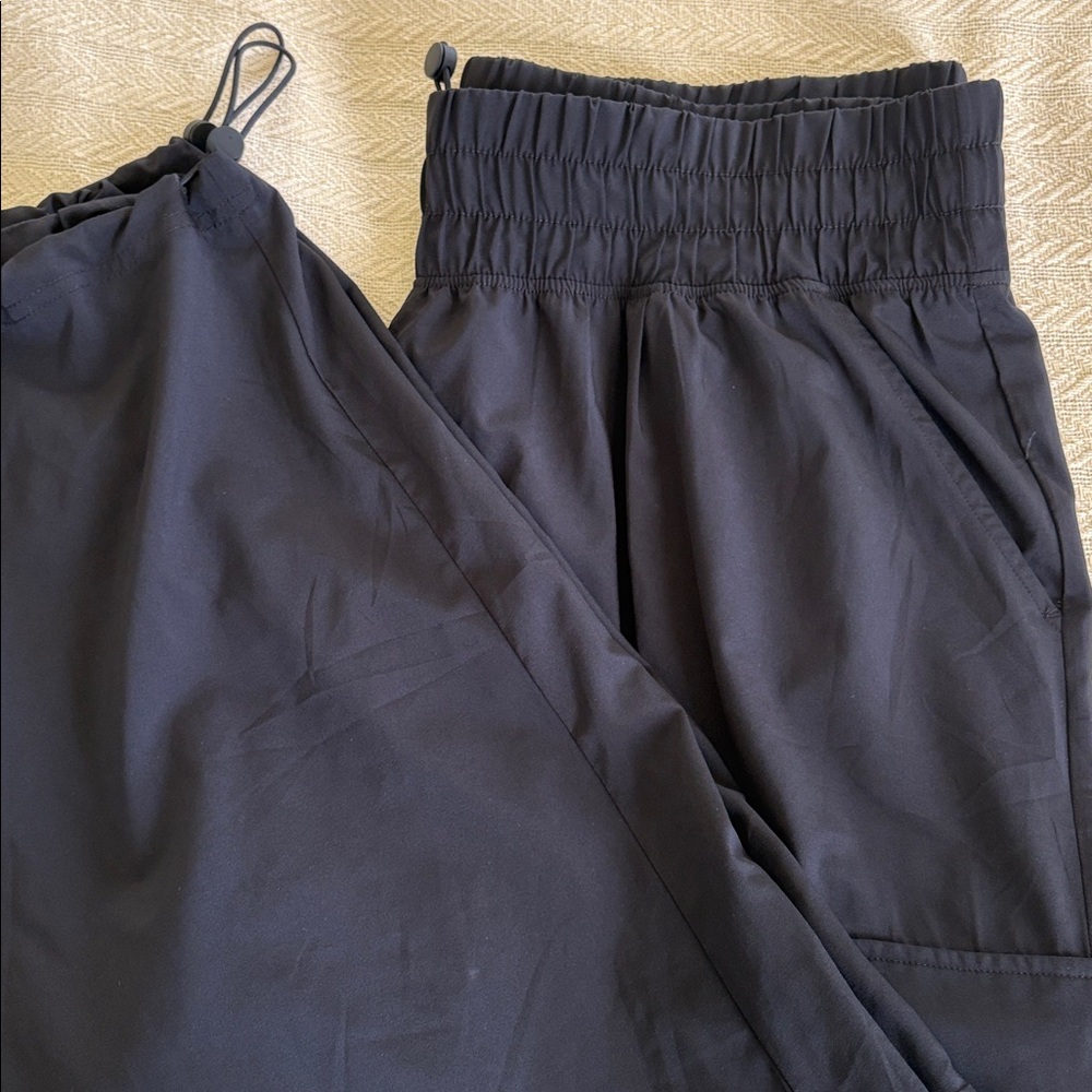 NWOT XXL Black Jogger Pants with adjustable hem, cargo pockets 2X
